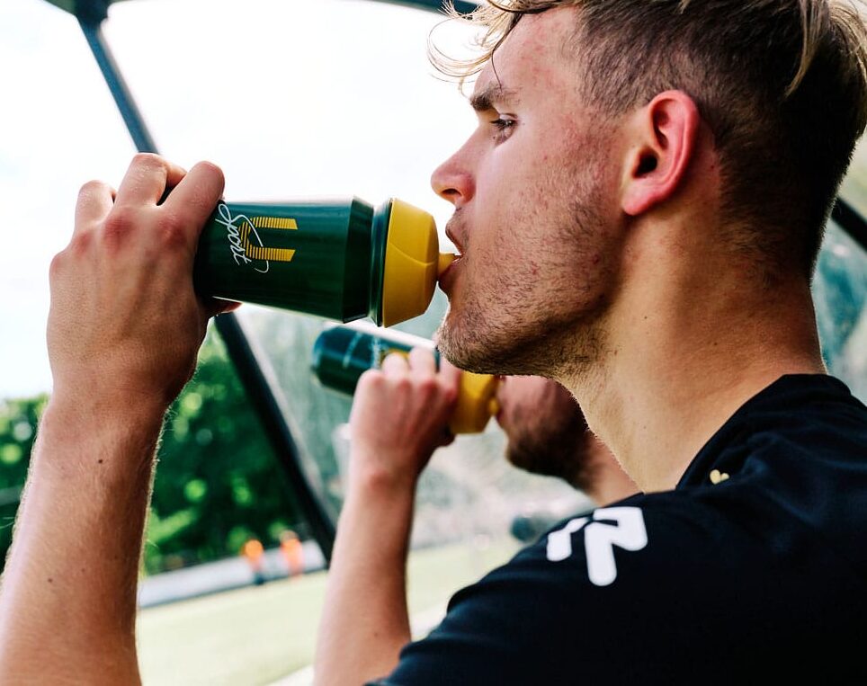 Isotone sportdrank drinken voetbal U-Sport