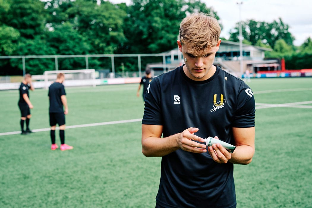 Sun Protector Lotion SPF30 sport zonnebrand voetbal smeren