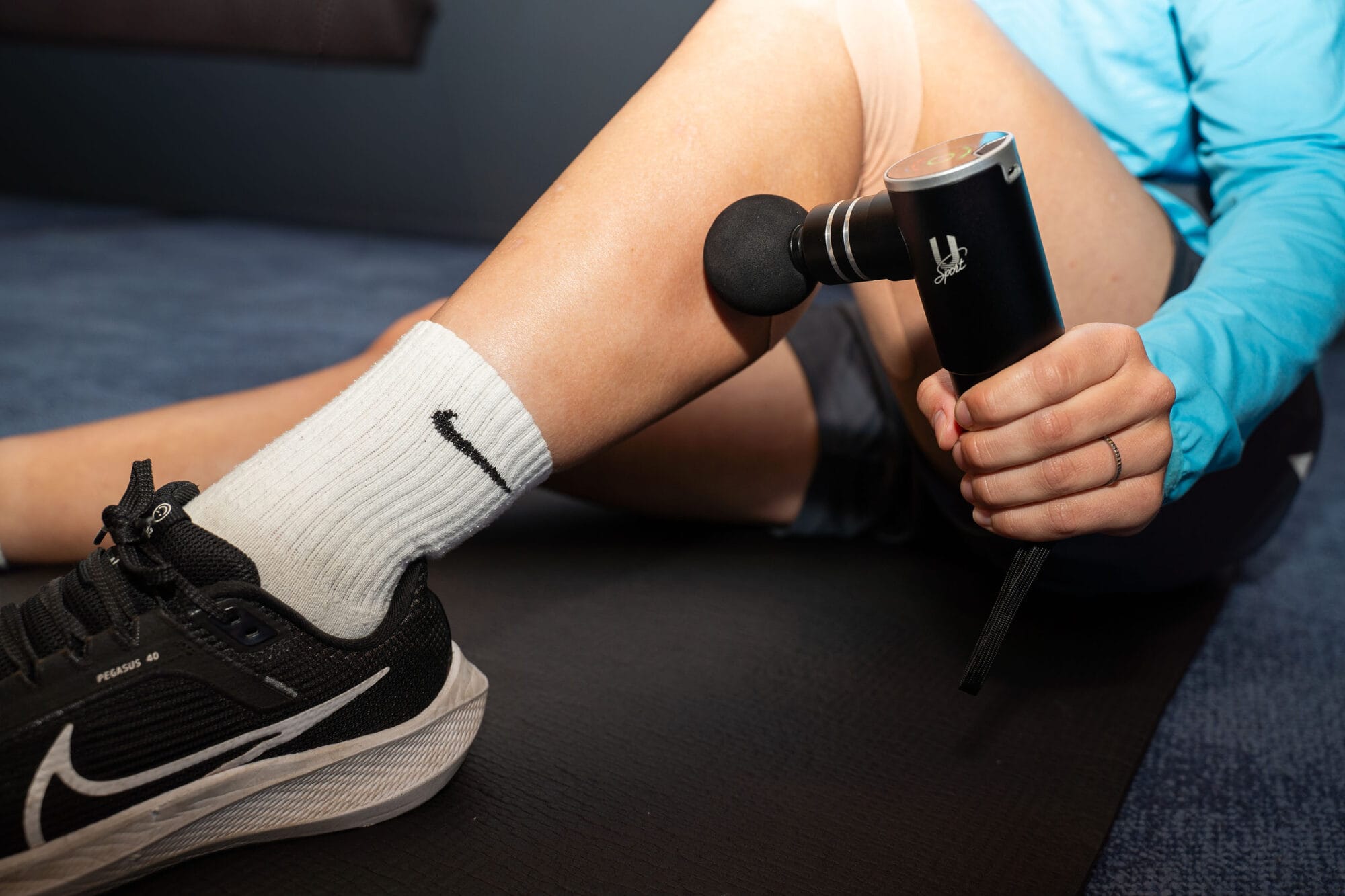 Fittner Touch & Go Massageapparaat In Gebruik Op Onderbeen