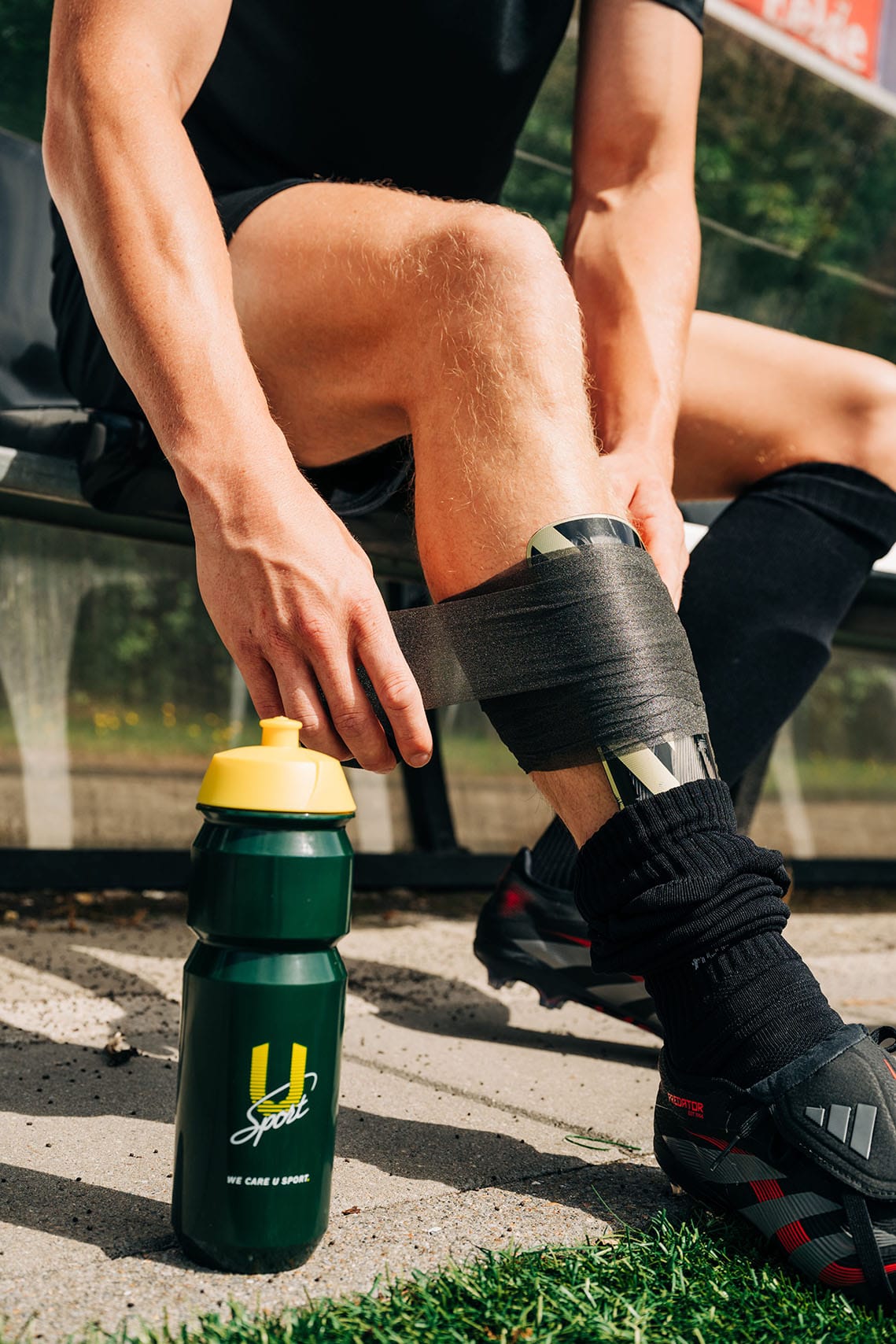 U-Sport Athlete Underwrap in use voetbal 7cm x 27m huidbeschermende onderbandage voor sport