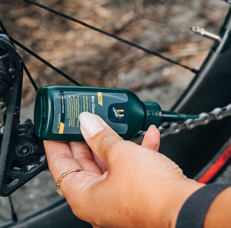 Bio Chain Wax In Use Aanbrengen Racefiets Wielrennen