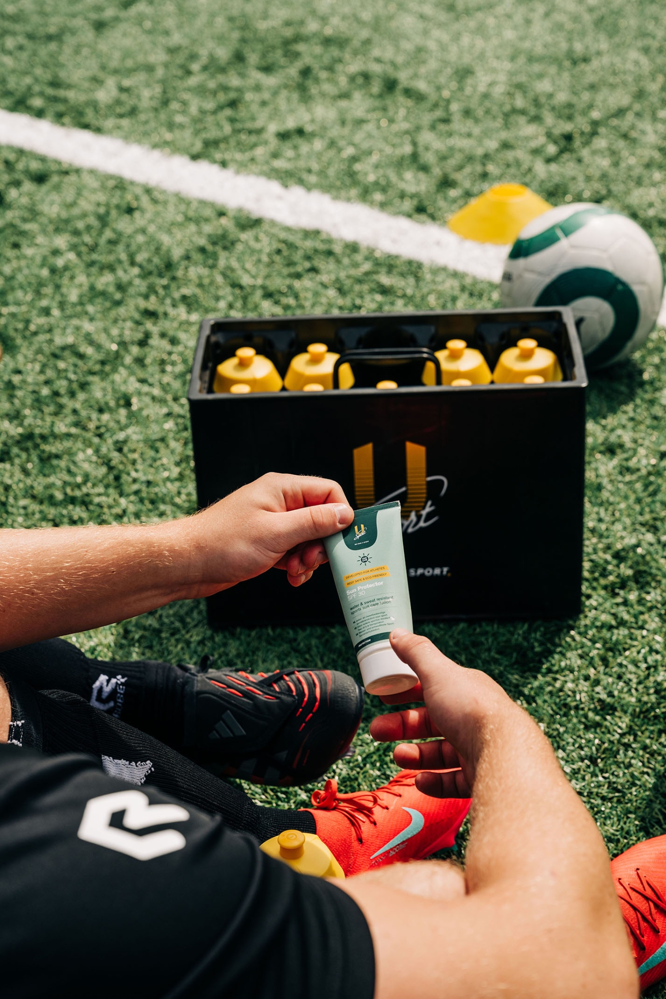 U Sport Zonnebrand Sun Protector Op Voetbalveld