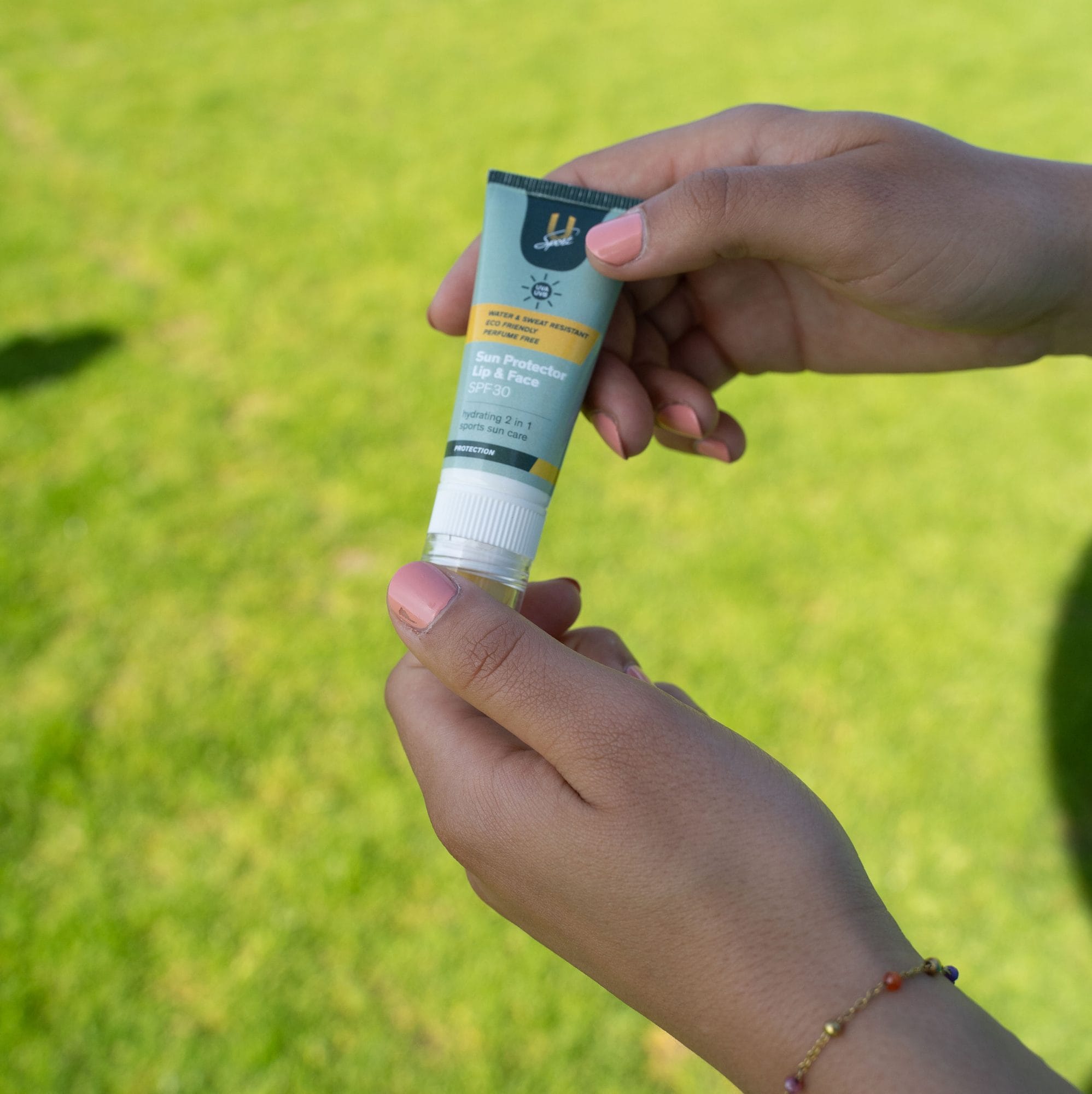 Sun Protector Lip & Face zonnebrand gezicht + Sun Protector sport zonnebrand voetbal