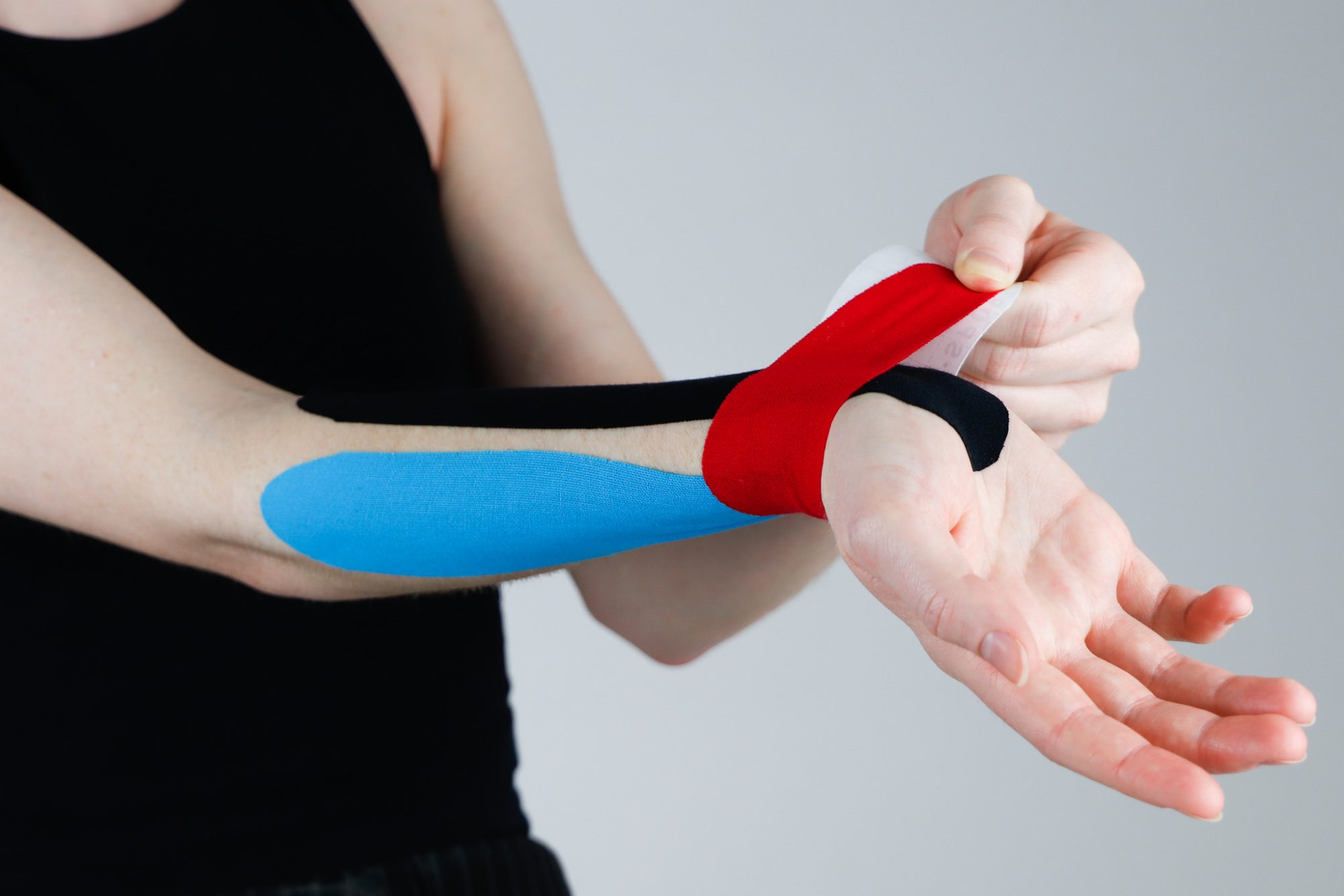 Pols tapen met kinesiotape stap 4