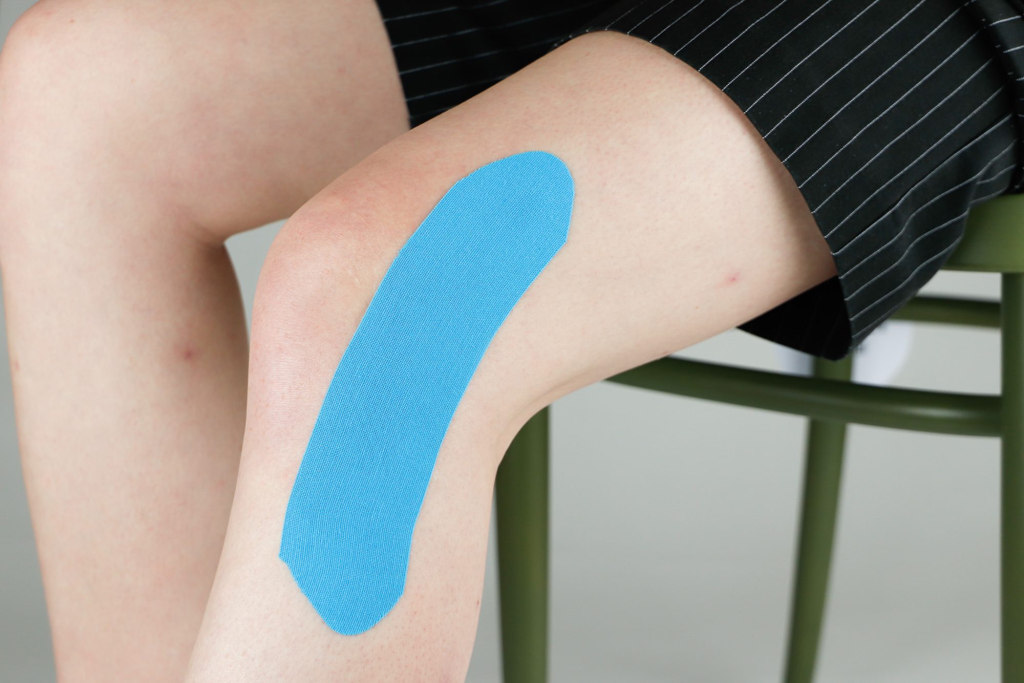 Tapen van kniebanden met kinesiotape stap 2