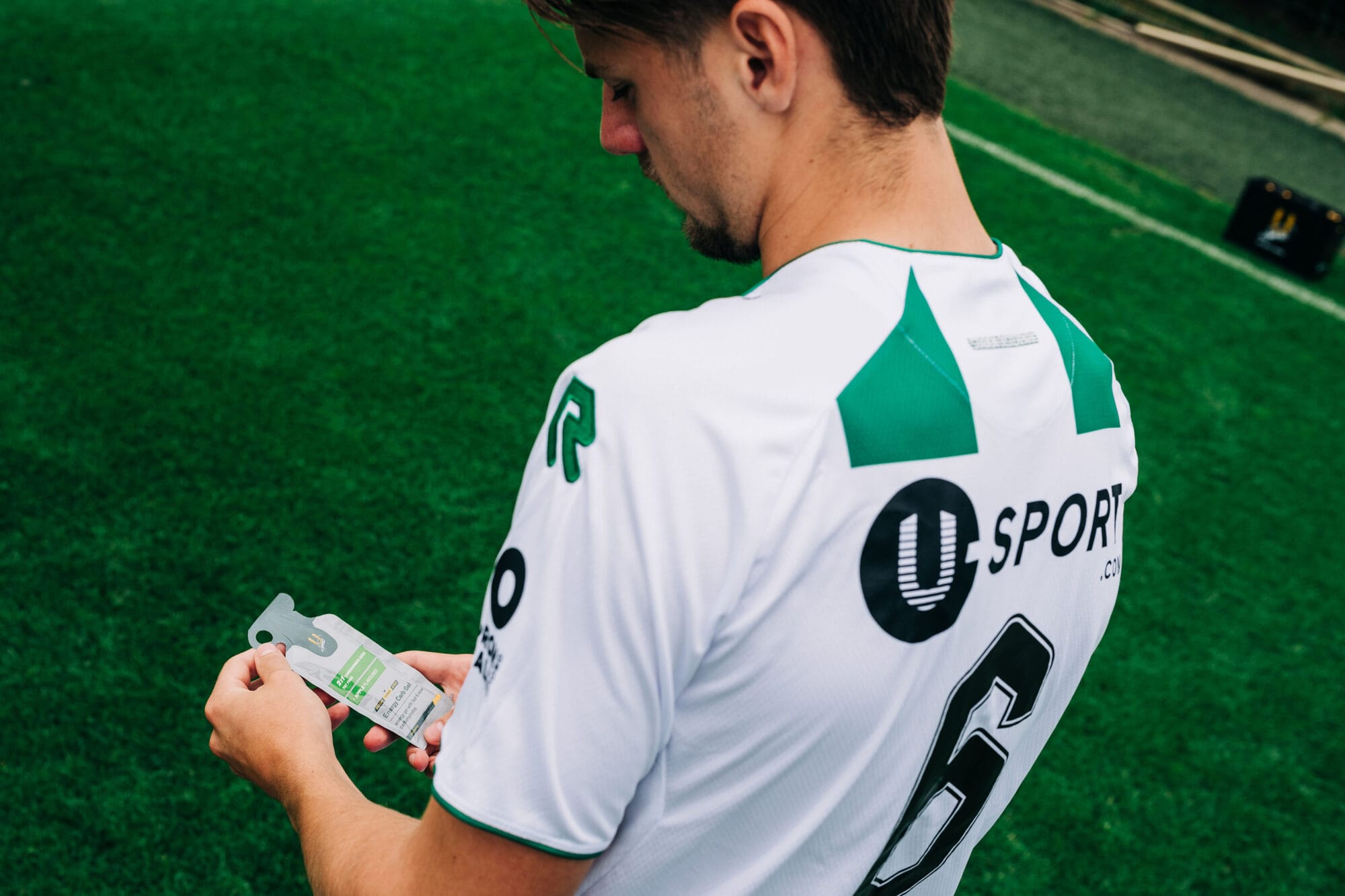 Speler FC Groningen Met Energy Gel U Sport