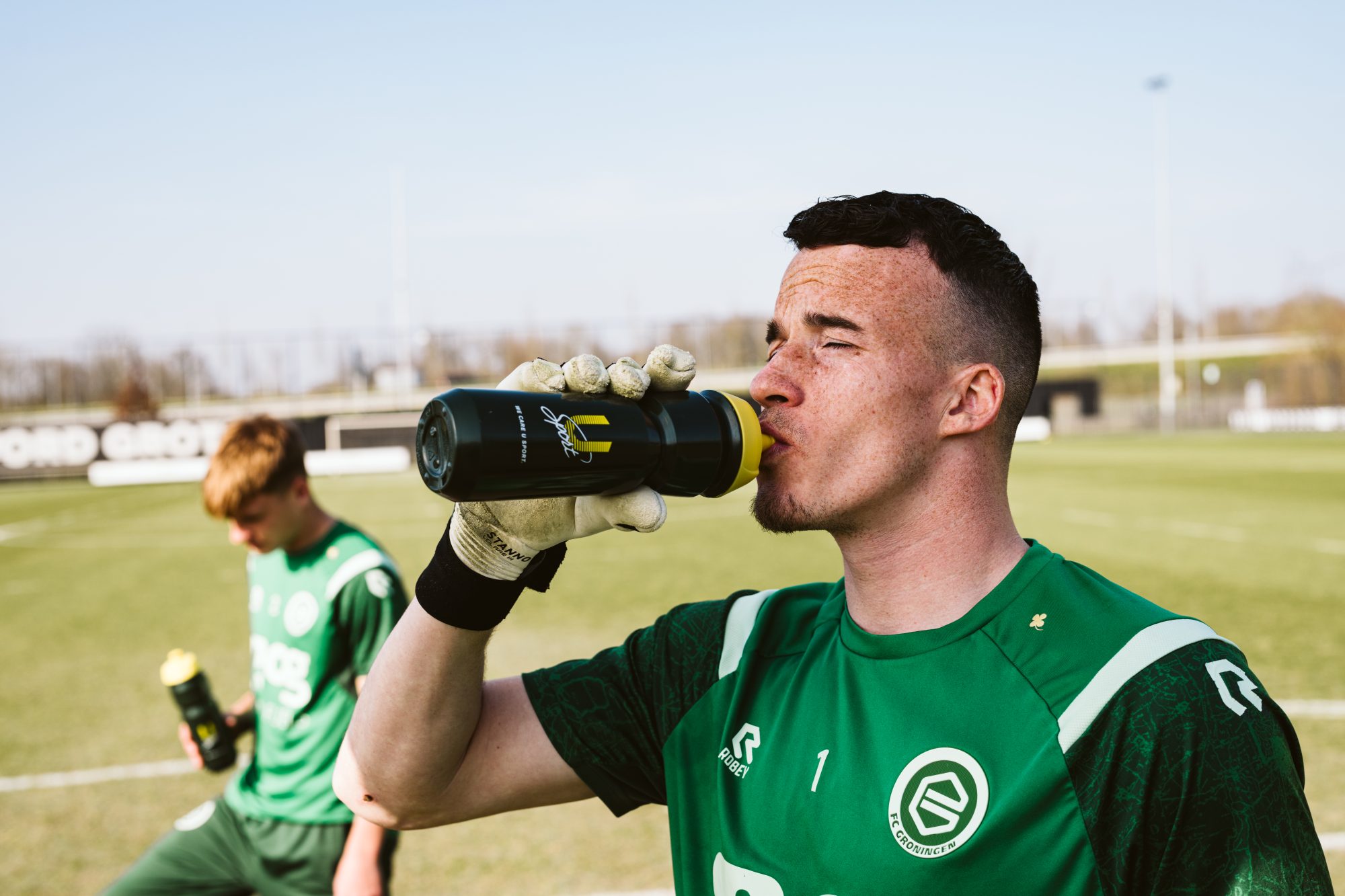 Performance Sports Bottle - FC Groningen speler drinkt uit U-Sport bidon - hydratatie
