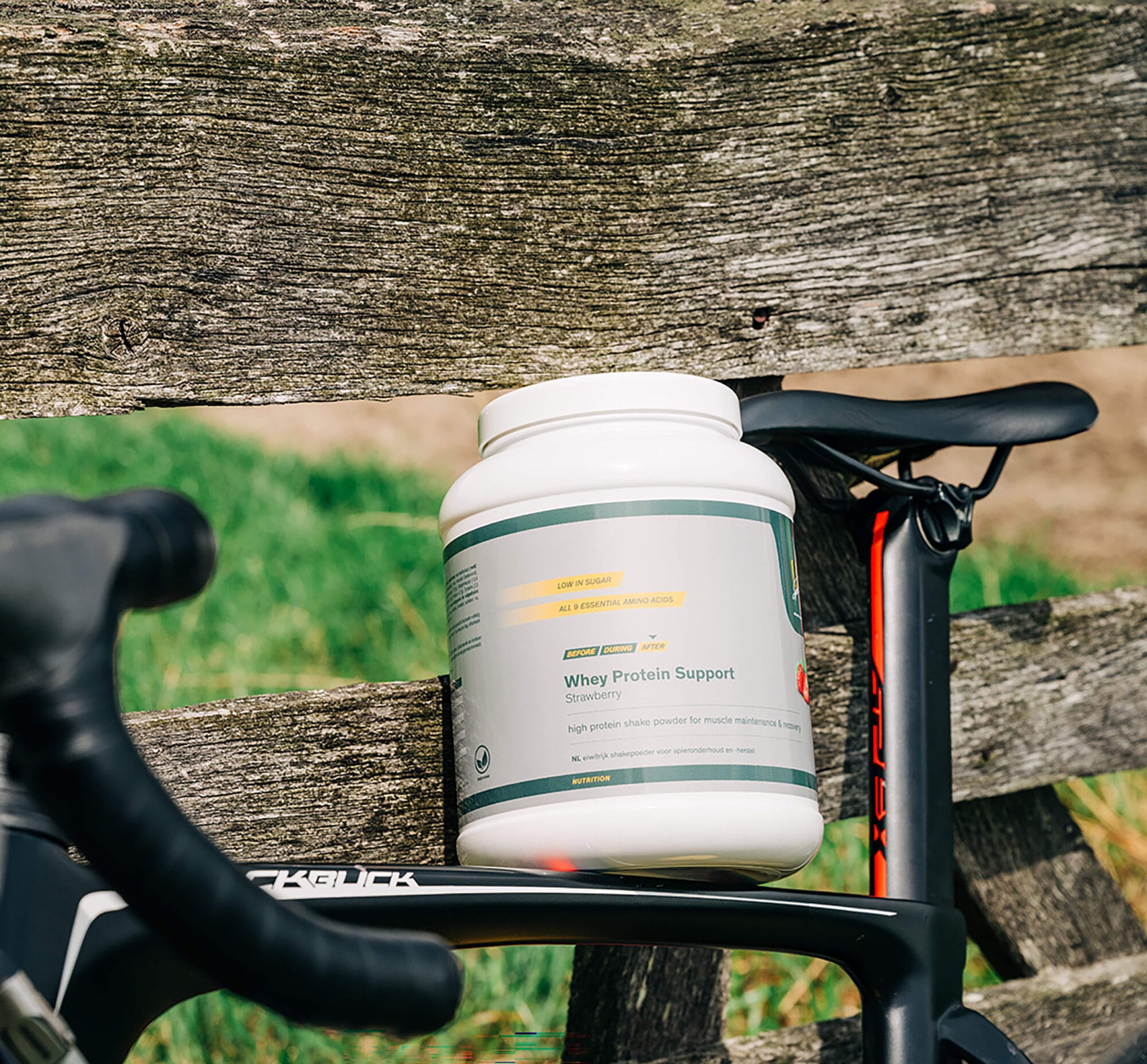 Whey Protein eiwitpoeder op racefiets