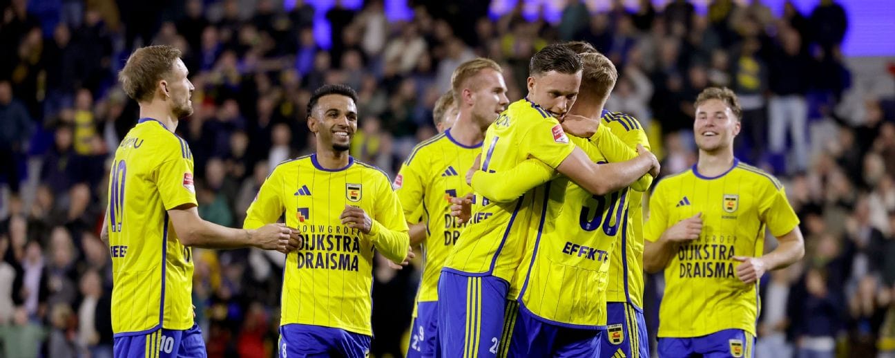 Cambuur Leeuwarden Voetbal Spelers Vieren Doelpunt