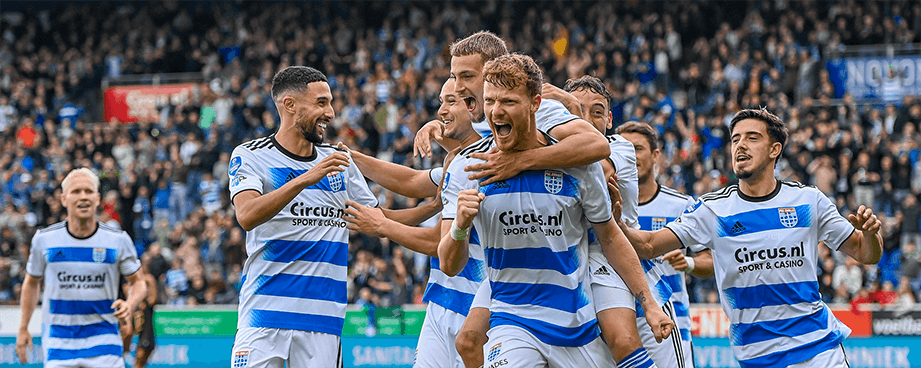 PEC Zwolle Spelers Vieren Doelpunt Voetbal
