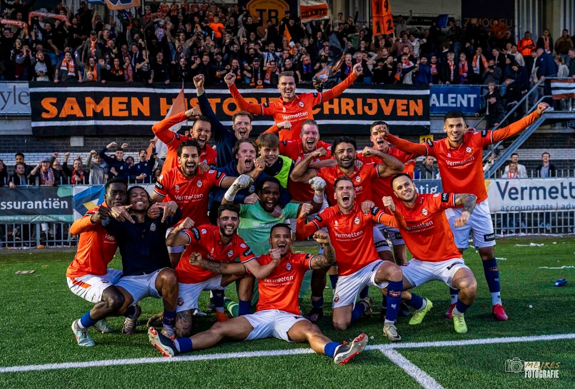 RBC Roosendaal Voetbalclub Spelers Vieren Overwinning