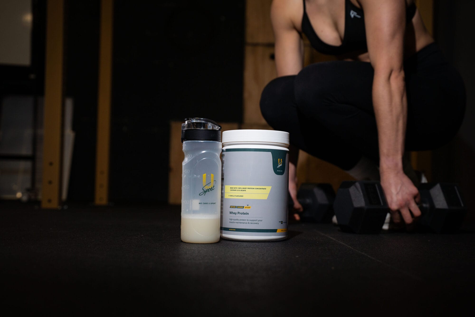 Whey Protein eiwitpoeder pot in sportschool