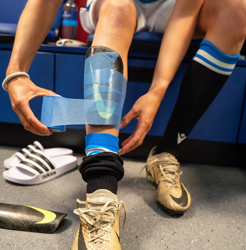 Athlete Underwrap aanbrengen U-Sport voetbal