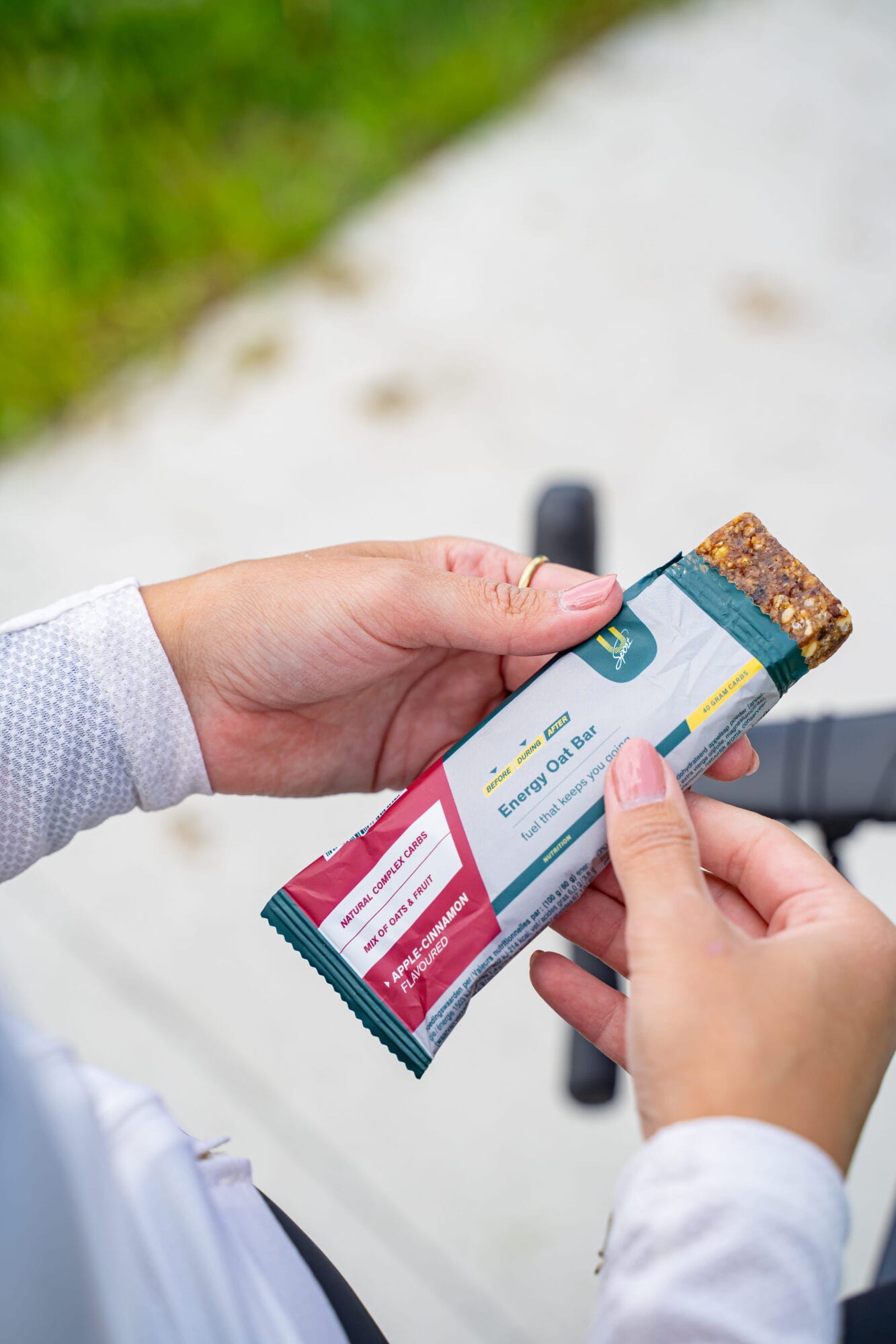 Energy Oat Bar van U-Sport met havermout voor sportieve prestaties, smaak appel kaneel