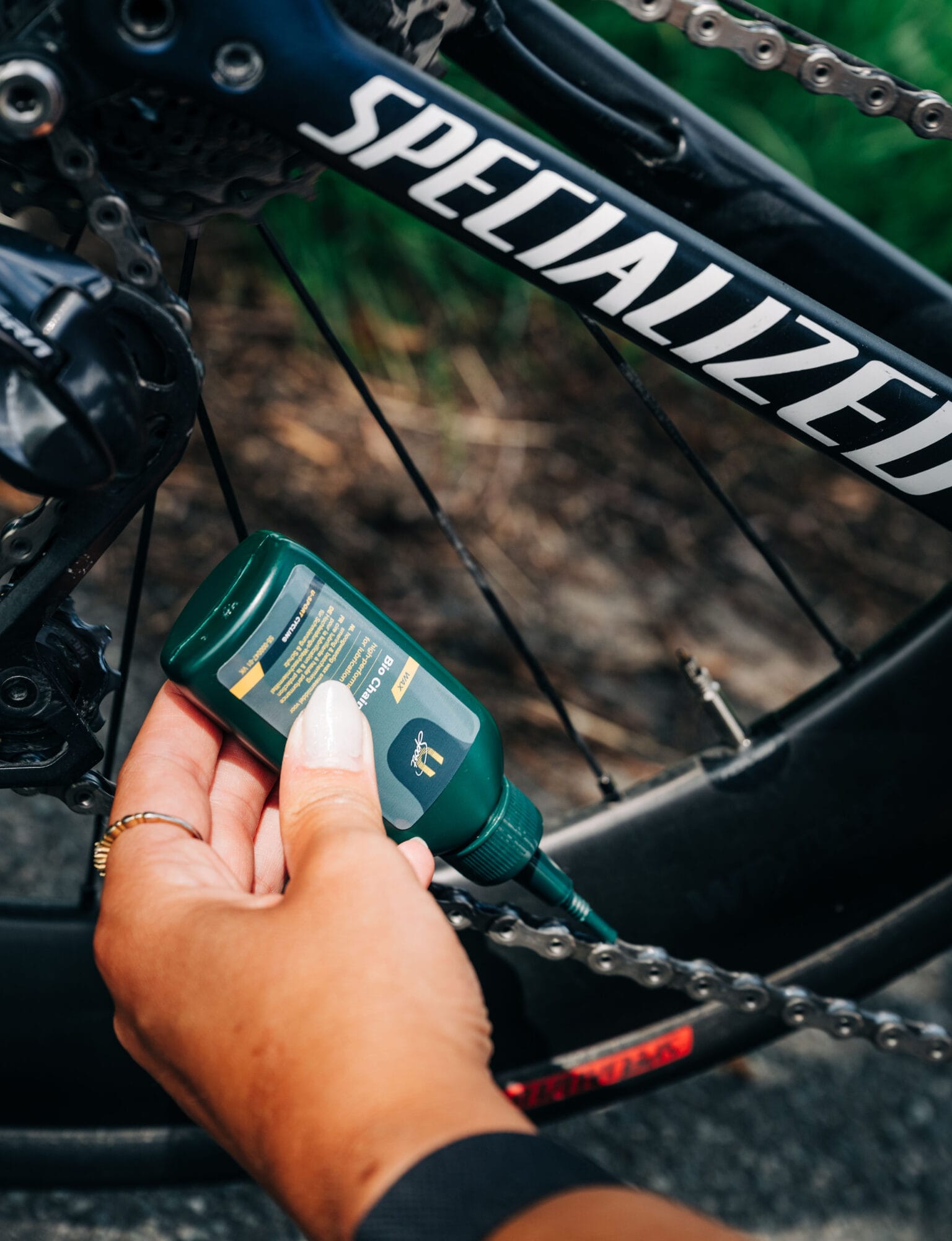 Bio Chain Wax aanbrengen op ketting U-Sport mobiel fietsketting smeren