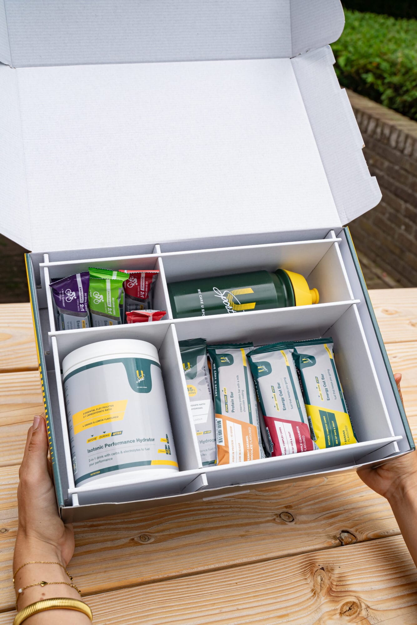 U-Sport sportvoeding try-out box deluxe kennismakingsbox / cadeau met energiegels, energierepen, sportdrank, cubes en een bidon